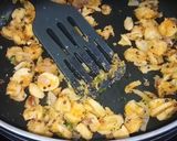 A picture of step 3 of Khed (Stir-Fried Jackfruit seeds).