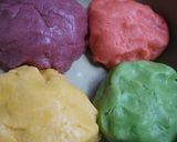 Foto langkah ke 4 dari resep Colorful sugar cookies / kukis warna warni.