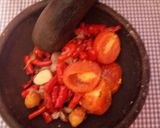 Foto langkah ke 3 dari resep Sambal bawang kemangi.