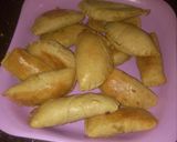 A picture of step 11 of Baked Meat pies.
