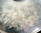 Foto del paso 2 de la receta: Colitas de rape con langostinos y almejas