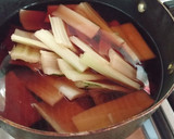 Foto del paso 2 de la receta: Escabeche de tallos de acelga (pencas)