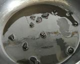 Foto del paso 5 de la receta: Bimi con cherrys y rebozuelos al ajo negro