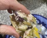 Foto del paso 3 de la receta: Ensalada de atún con arándanos sobre una cama de manzana