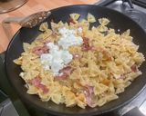 Une image de l'étape 9 de Farfalles au jambon cru, coulommiers et persil.