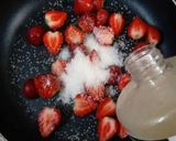 Foto langkah ke 6 dari resep Strawberry Panna Cotta.