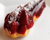 Foto del paso 9 de la receta: Eclair de crema de almendras y cobertura coulis de frutos rojos y coco