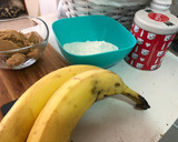 Foto del paso 1 de la receta: Galletitas de plátano 🍌 y cacahuete 🥜 con chispas de chocolate 🍫
