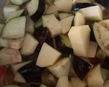 A picture of step 4 of Aaloo baingan (potato-brinjal).