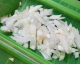 Foto del paso 2 de la receta: Cebolla caramelizada en 3 minutos en microondas con lékué
