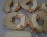Foto del paso 2 de la receta: Medialunas con queso en airfryde