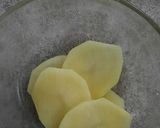 A picture of step 1 of Potato round pakoray.