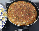Foto del paso 5 de la receta: Tortilla con papas, espinaca, jamón, queso y cebolla