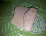 Foto langkah ke 5 dari resep Bolen Pisang Cokelat Keju.