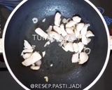 Foto langkah ke 5 dari resep Tumis Ayam Daun Bawang.