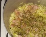 Foto del paso 1 de la receta: Arroz ahumado con cebolla y panceta