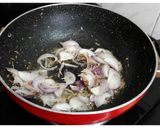 A picture of step 1 of Paalak Aloo.