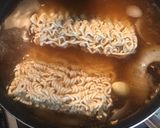 Foto del paso 2 de la receta: Huevo pochado en Ramen sencillo 🍜