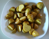 Foto del paso 1 de la receta: Patatas baby al ajo y limón