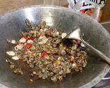 Foto langkah ke 4 dari resep Tumis kerang.