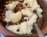 A picture of step 2 of Kala Chana Masala.