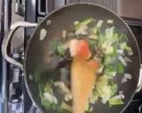 Une image de l'étape 2 de Linguine sautées aux légumes de saison.