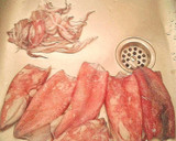 Foto del paso 1 de la receta: Chipirones y langostinos con sofrito de tomate