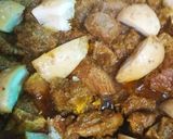 সাতকরা দিয়ে গরুর মাংসের তরকারী। Beef curry with Shatkora রেসিপির ধাপ 3 ছবি