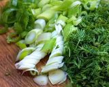 Фото кроку 3 до Очень вкусный салат из овощей и консервированой фасоли.