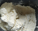 Foto del paso 1 de la receta: Pan con grasa o cuernitos en panetera