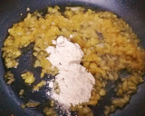 Foto del paso 4 de la receta: Filetes de pechuga de pollo a la crema de champiñones