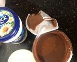 A picture of step 2 of Nutella Ice cream cheesecake.
