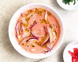 Foto del paso 2 de la receta Ceviche de lubina, tomate y albahaca