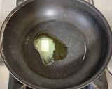 Foto del paso 1 de la receta: Omelette de champiñones con cebollín
