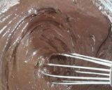 A picture of step 3 of Oreo chocolava cup cake.