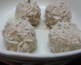 A picture of step 1 of Chicken Flower Dumpling.