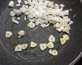 Foto del paso 1 de la receta: Quesadillas de Kale con huevo y tomate 🌮🥗🌶