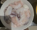 Foto langkah ke 1 dari resep Calamari shrimp Asam manis.