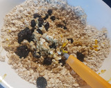 Foto del paso 1 de la receta: Galletitas de avena con pasas de uva