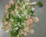 Foto langkah ke 4 dari resep Bihun Goreng Udang Bakso.