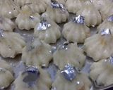 चावल खोया मोदक (Chawal Khoya Modak recipe in Hindi) रेसिपी चरण 3 फोटो