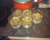 Foto del paso 5 de la receta: Falsa tarta de manzana con natillas y galletas con coco