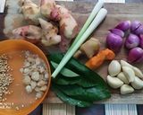 Foto langkah ke 2 dari resep Ayam Goreng Lengkuas.