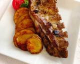 Foto del paso 4 de la receta: Costillas de cerdo al ajo y limón con patatas al horno