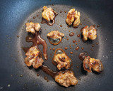 Foto del paso 5 de la receta: Manzanas con Moscatel y Nueces caramelizadas al Microondas