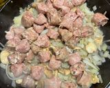 A picture of step 3 of Sausages and Mushrooms Pasta.