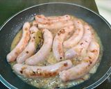 Foto del paso 4 de la receta Salchichas de pollo flameadas con vino blanco y miel 🍇🍯🔥