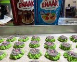 Foto langkah ke 4 dari resep Kue semprit susu.