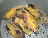 Foto langkah ke 2 dari resep Banana cheese balls.