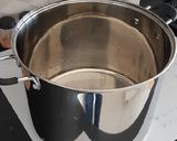 Kék (fekete) kagyló saját levében tejszínesen recept fázis 2 fotója